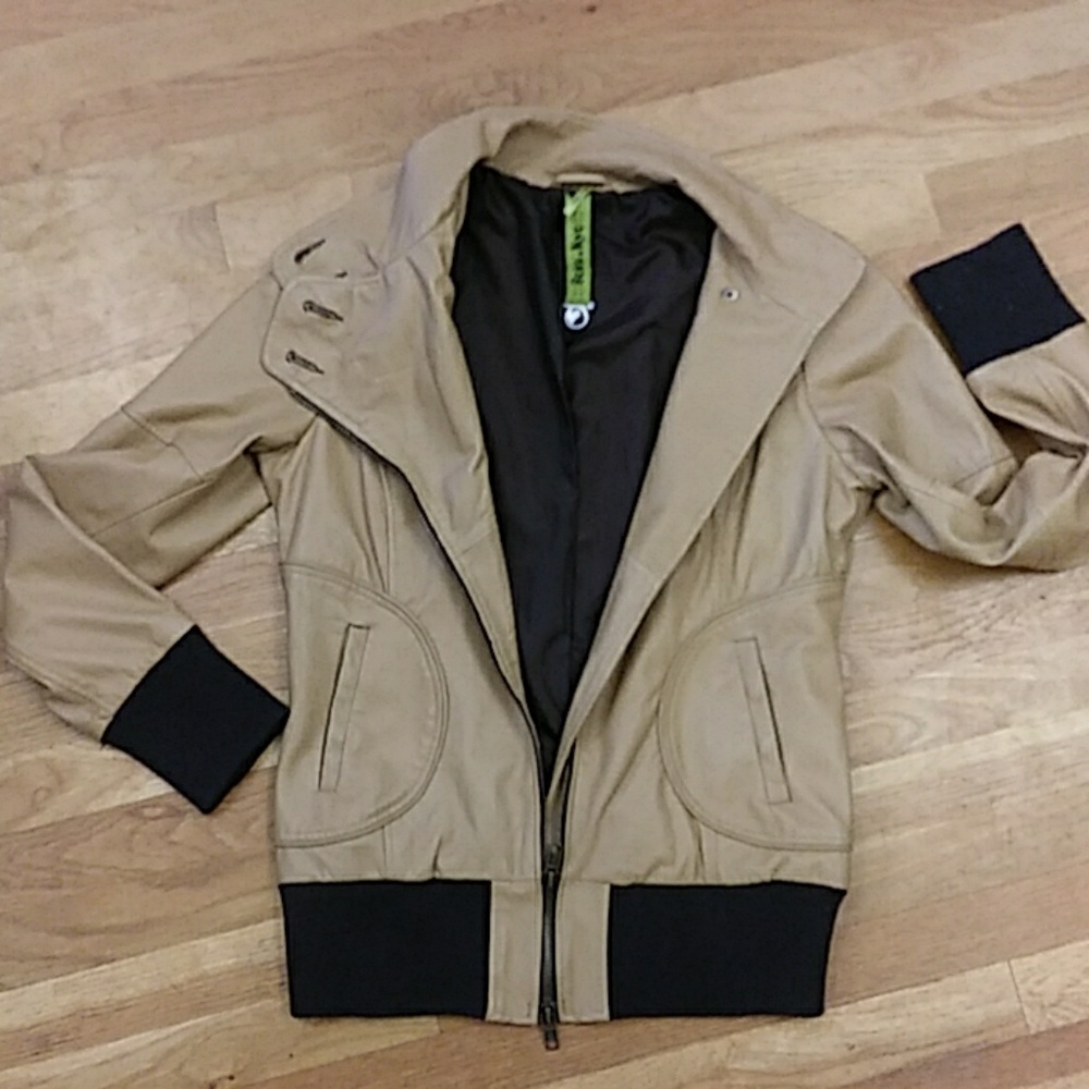 Leather jacket - Picture 7 of 8